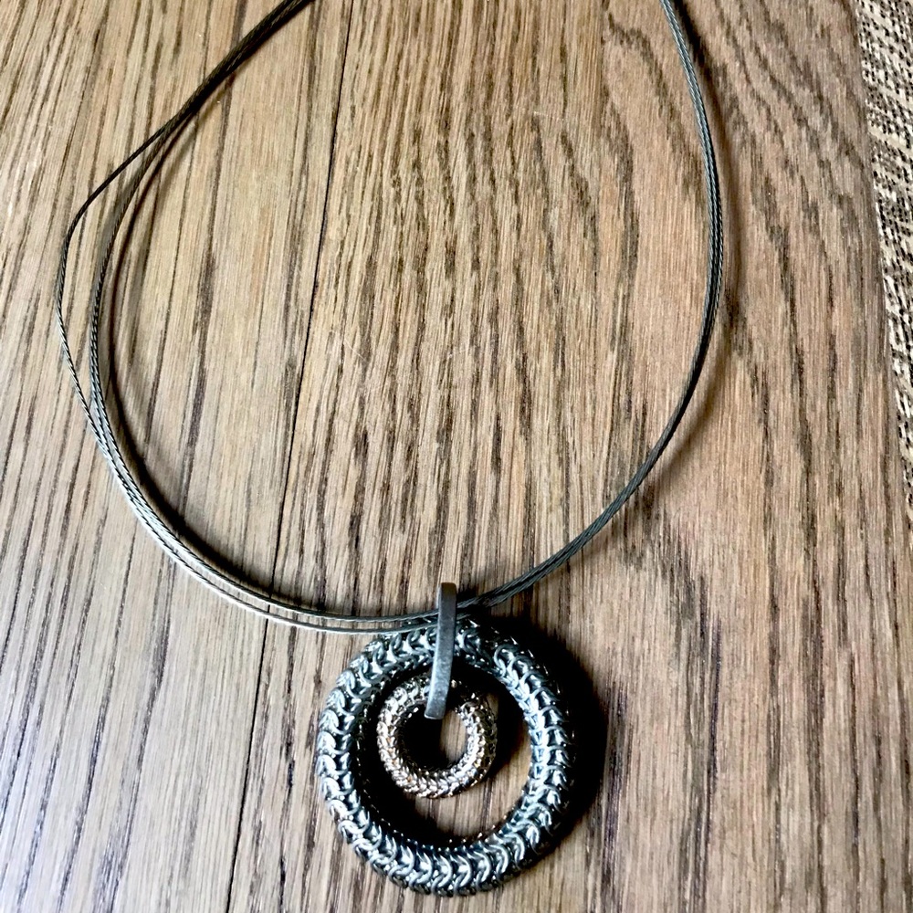 Antique looking gold toned wire necklace
